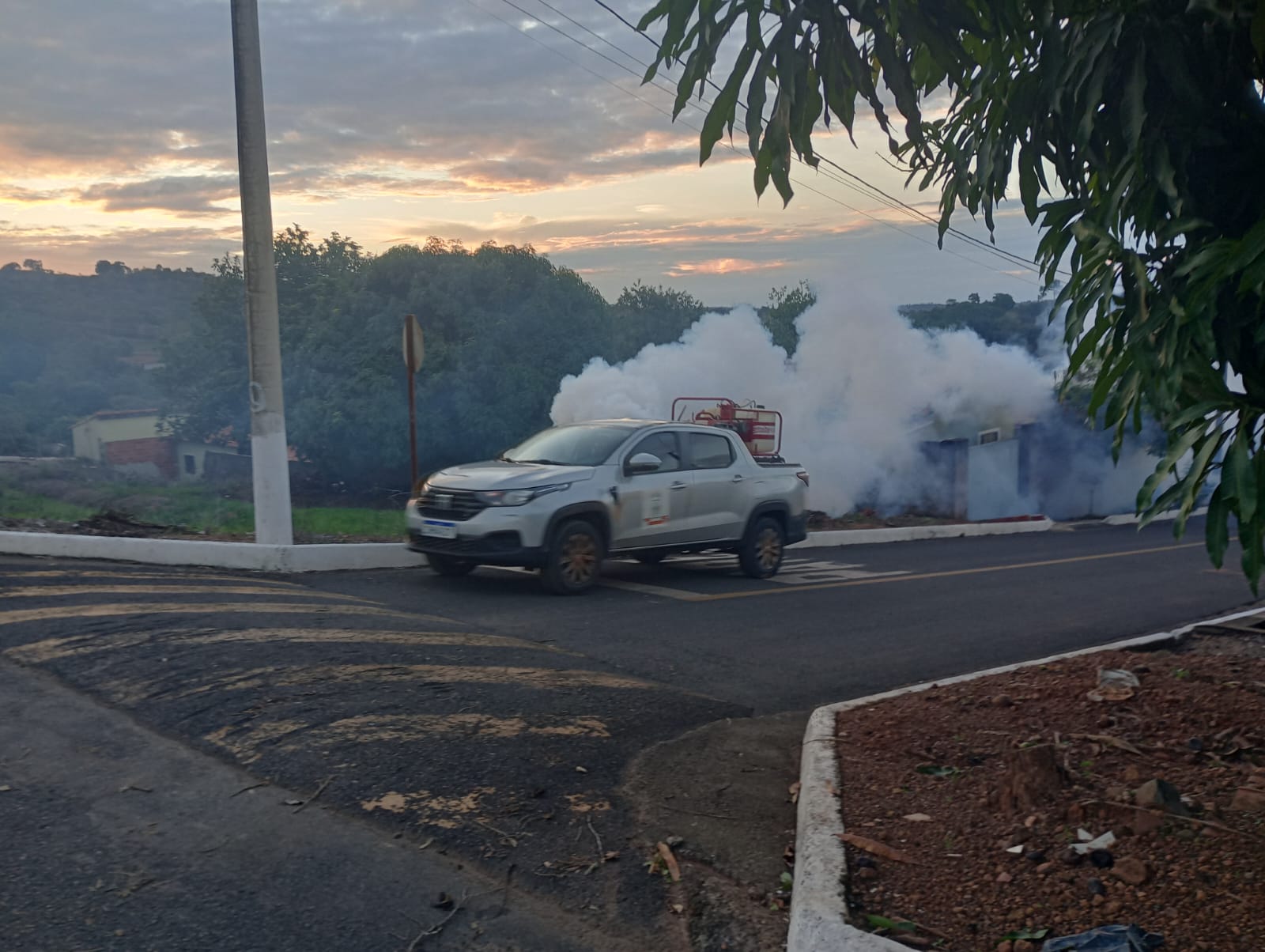 AÇÃO DE BLOQUEIO E FUMACÊ CONTRA A DENGUE EM CASCALHO RICO