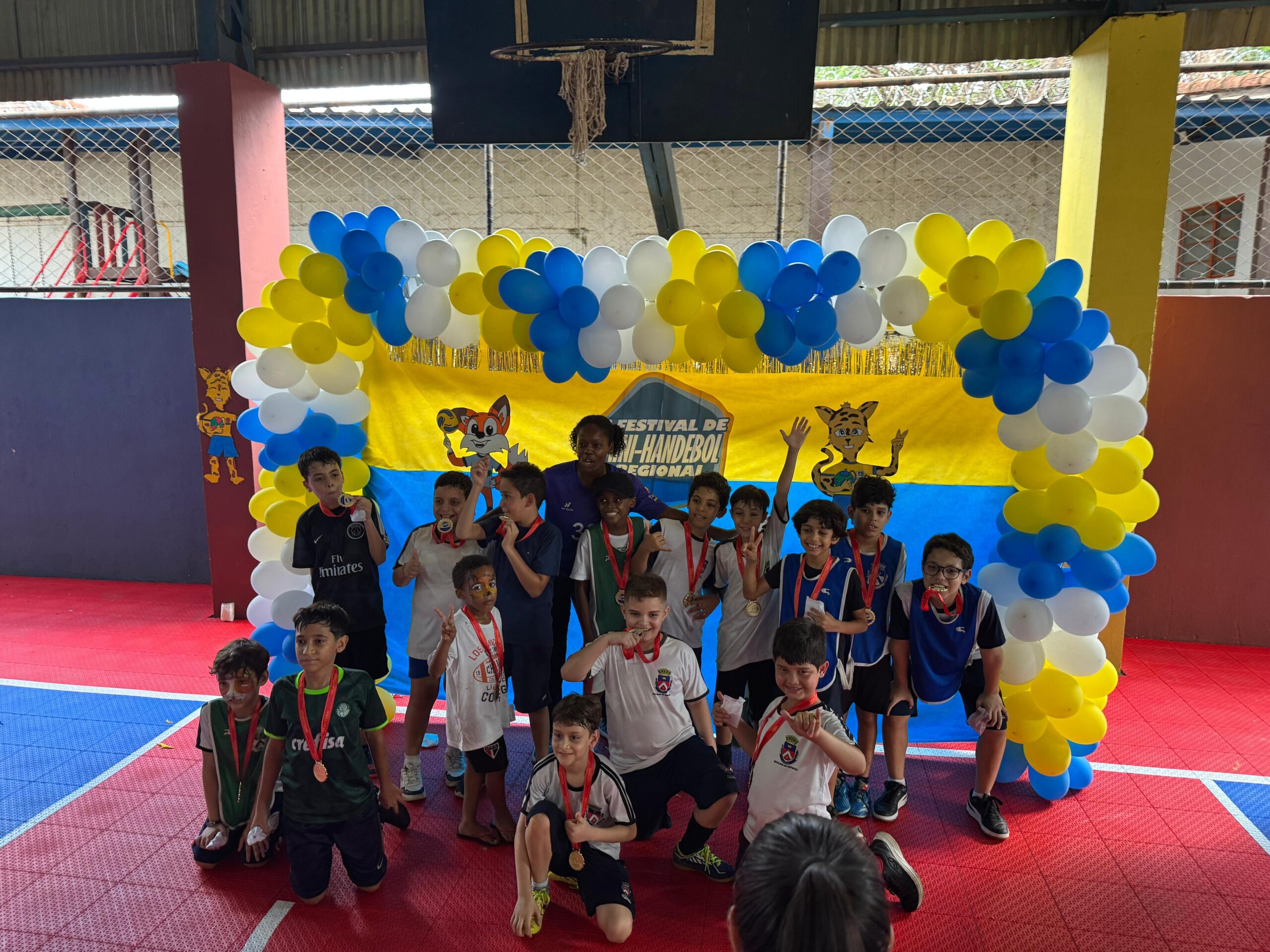 4º Festival Regional de Mini-Handebol encanta Ituiutaba com esporte e diversão para as crianças