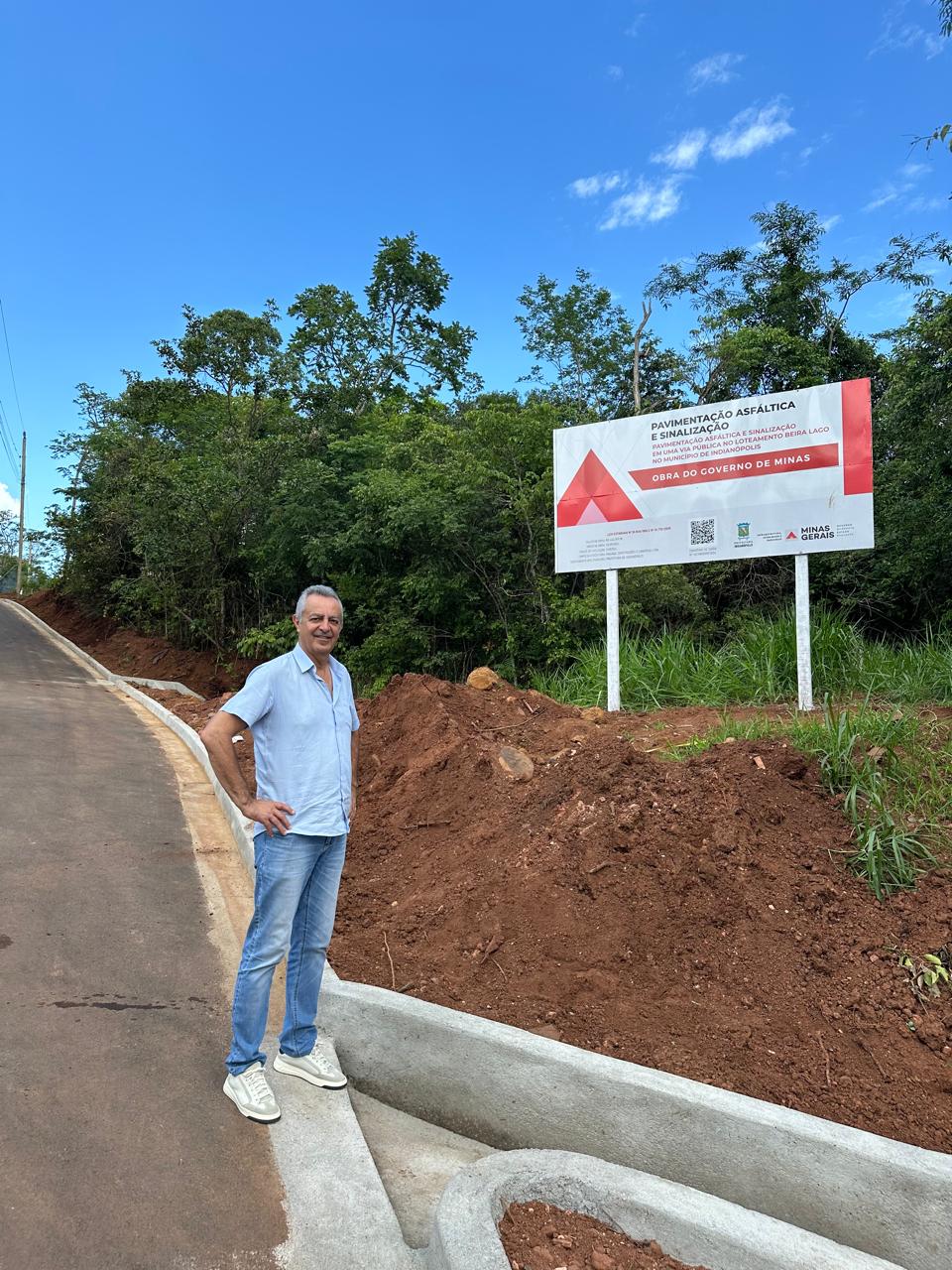 CANALETAS E SINALIZAÇÃO NAS RUAS DO LOTEAMENTO BEIRA LAGO