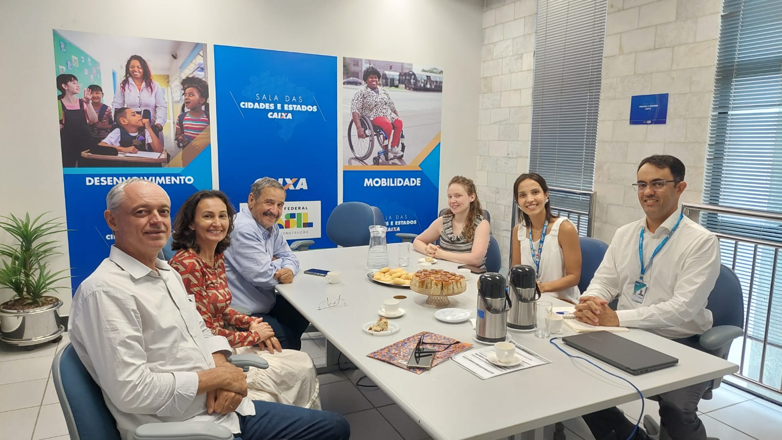 PREFEITO DISCUTE PROJETOS HABITACIONAIS JUNTO À CAIXA