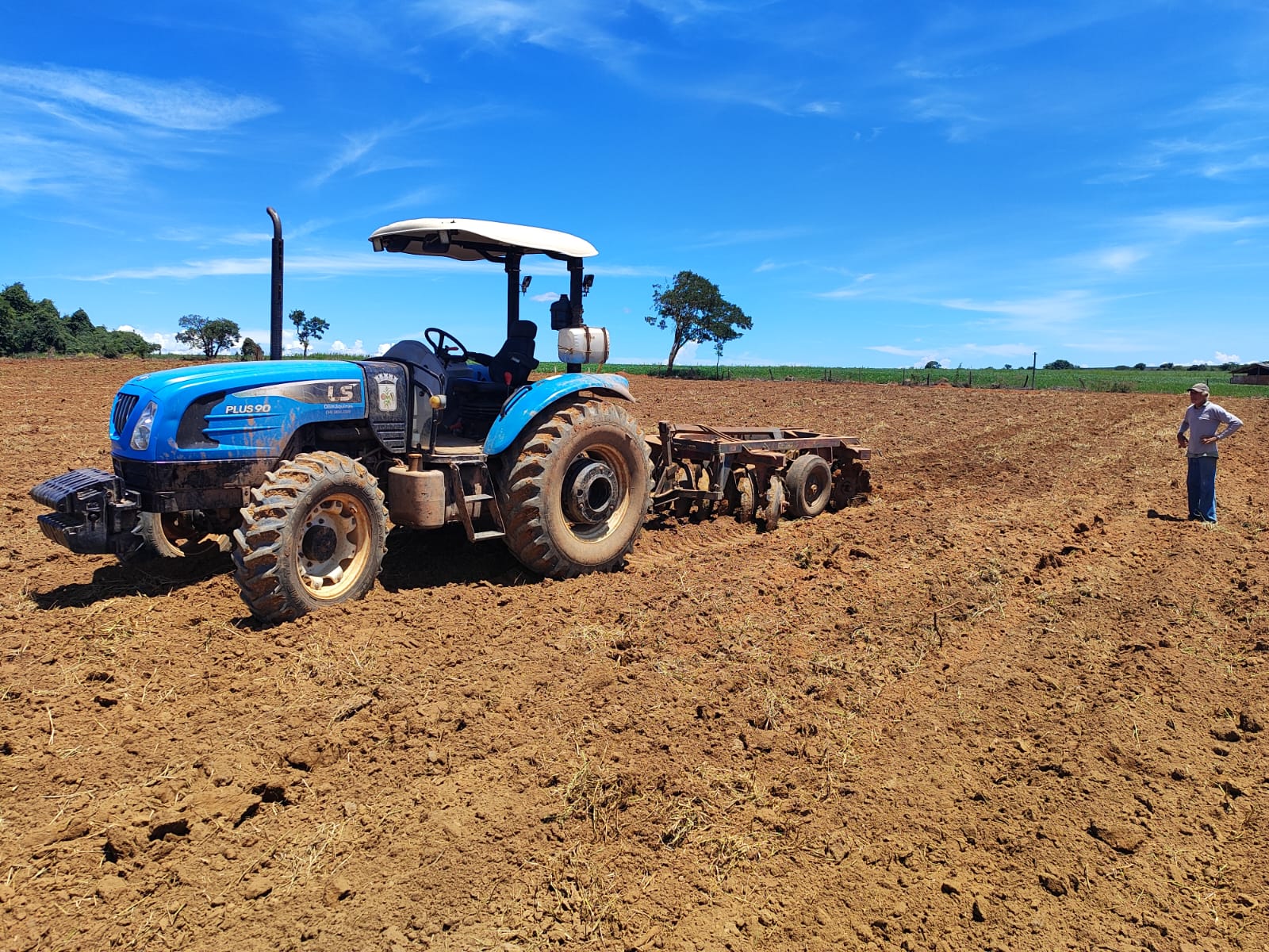 PRODUTORES PREPARAM TERRA PARA SAFRINHA