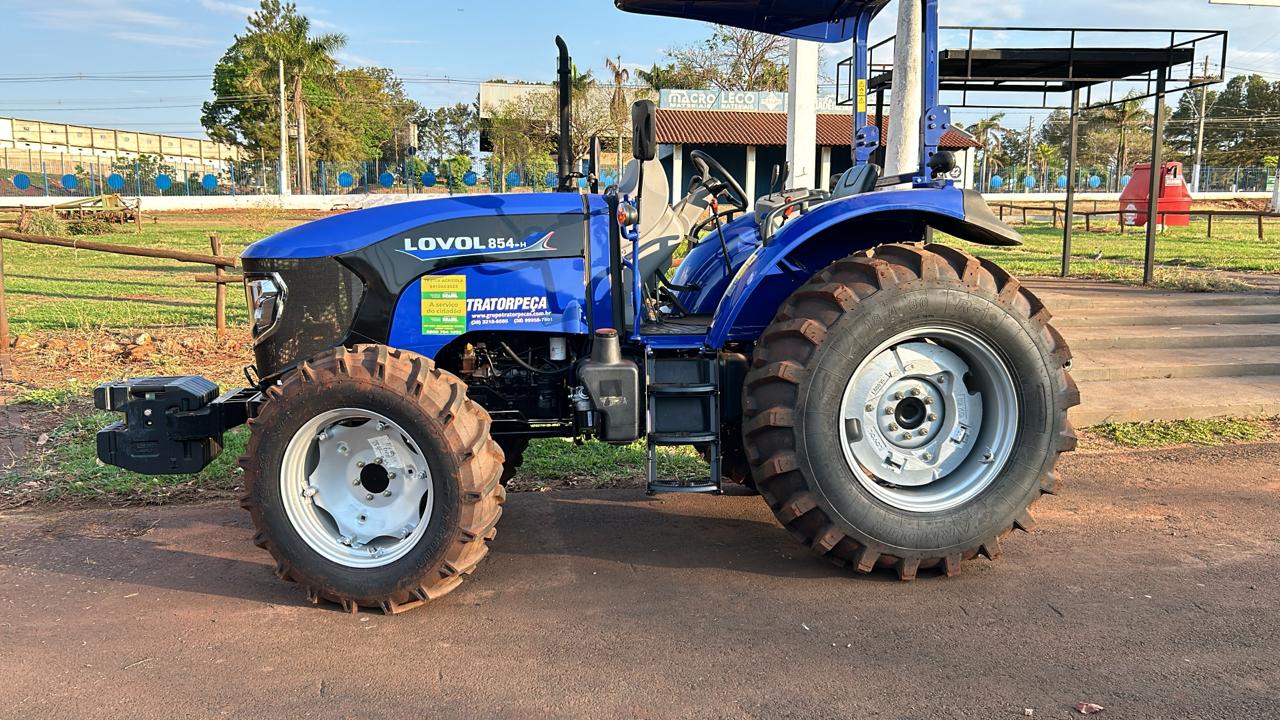 PREFEITURA DE ITUIUTABA REFORÇA APOIO AOS PEQUENOS PRODUTORES E A AGRICULTURA FAMILIAR COM NOVO TRATOR ZERO KM