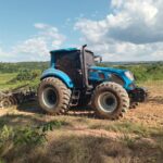 Apoio na gradeação e produção de silagem em Cascalho Rico