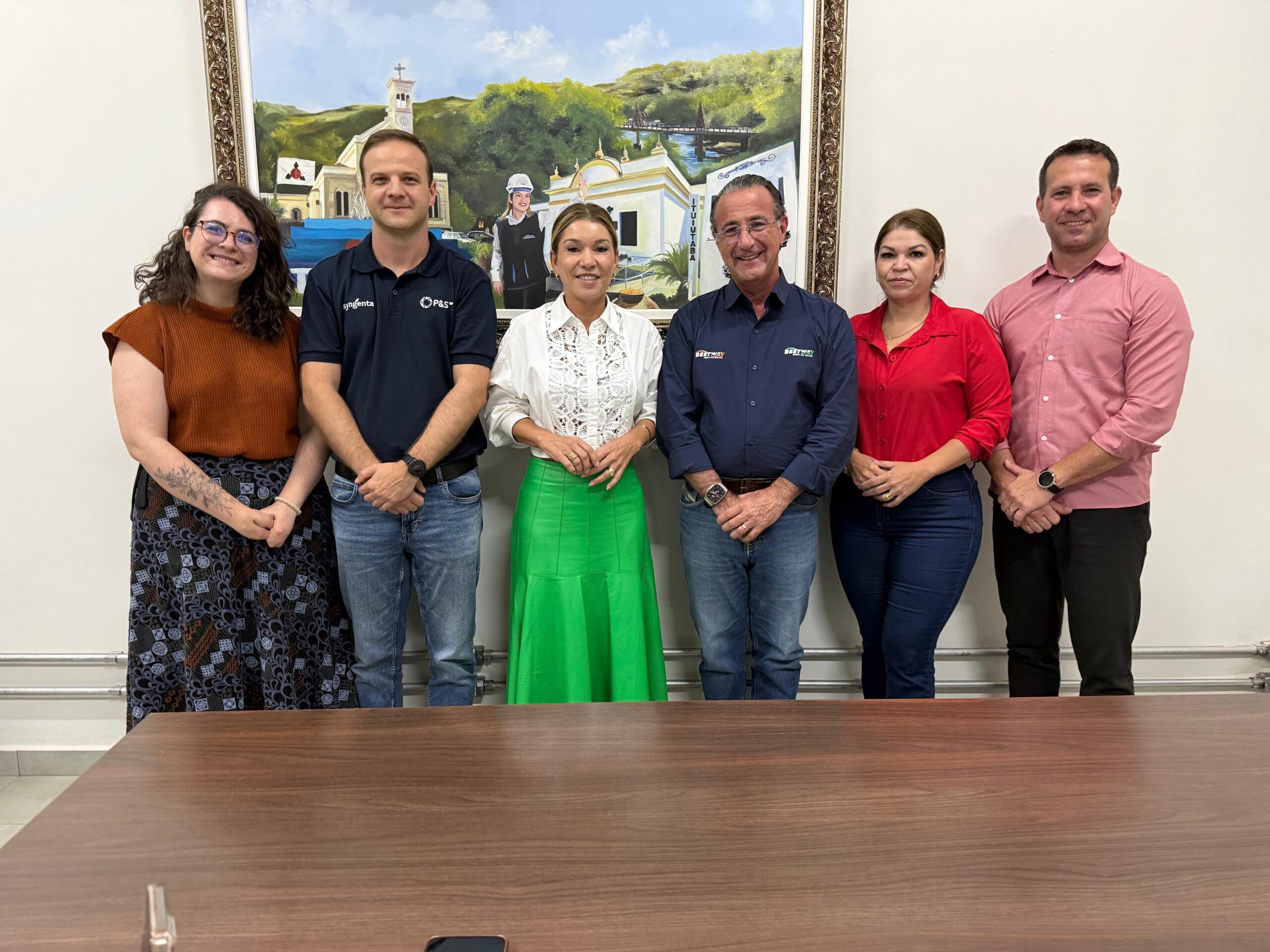 Prefeitura de Ituiutaba recebe executivos da Bestway para oficializar arrendamento de unidade industrial